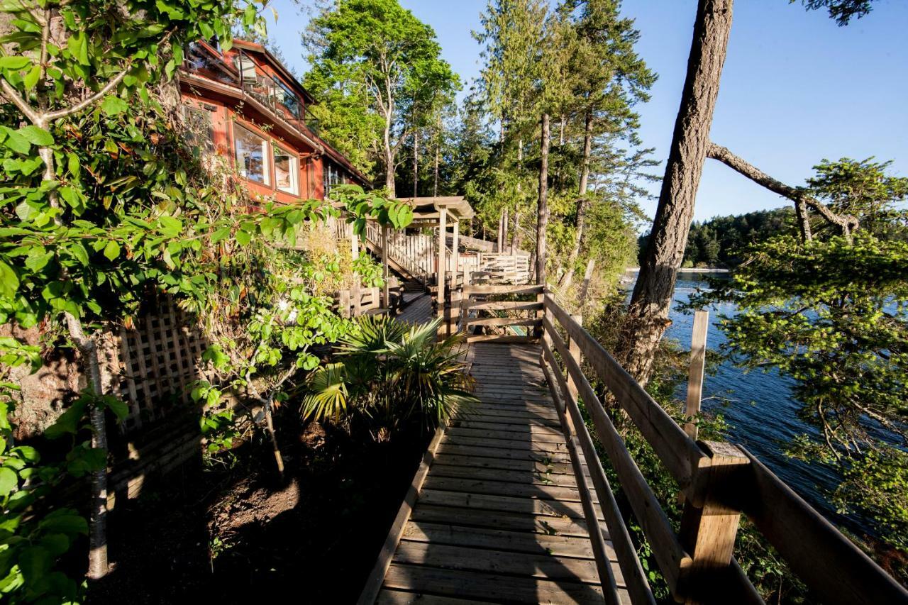 Shangrila Waterfront Vacation Home Bedwell Harbour Exterior photo